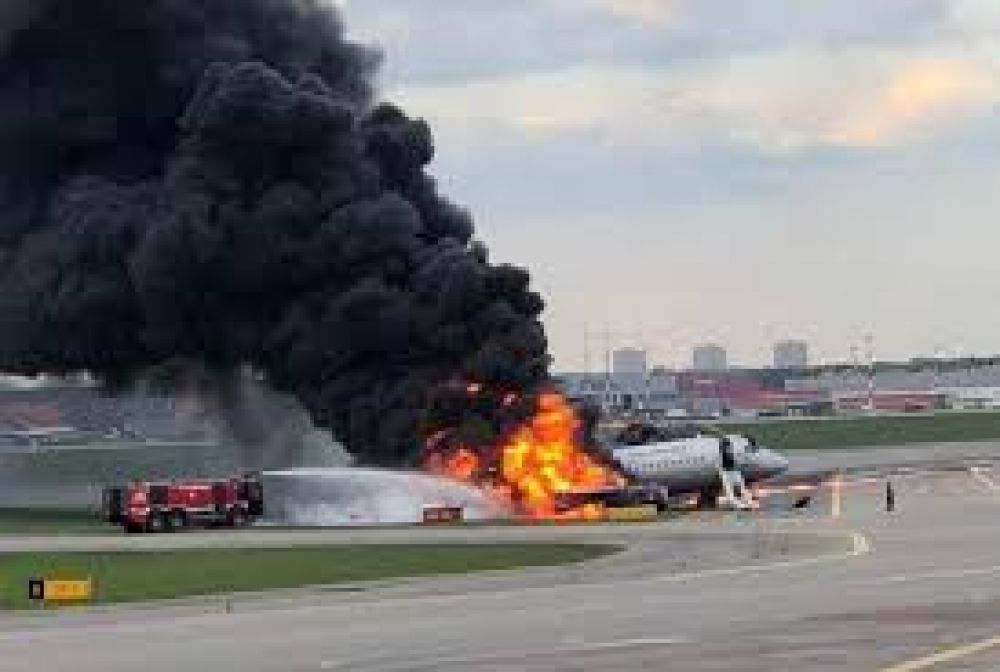 Confirman 41 muertos en el avión accidentado en Rusia