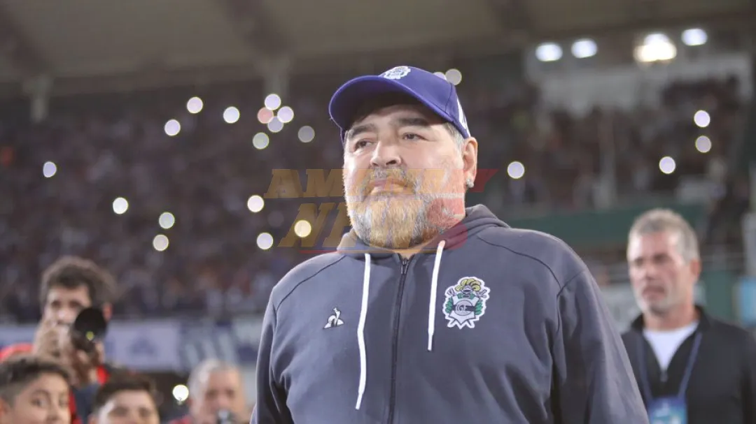 Fiscalía pide suspensión del juicio de Maradona