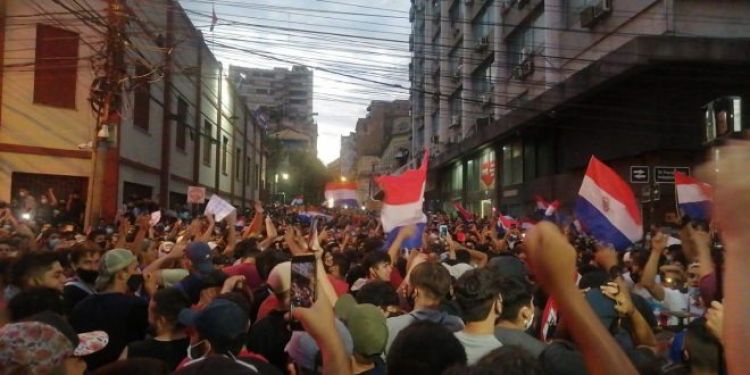 "Que se vayan todos, que no quede ni uno solo", piden manifestantes