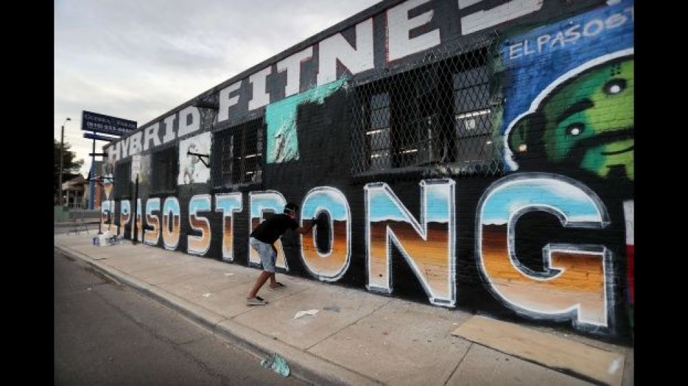 Latinos protestan en El Paso contra odio y racismo tras una semana de masacre