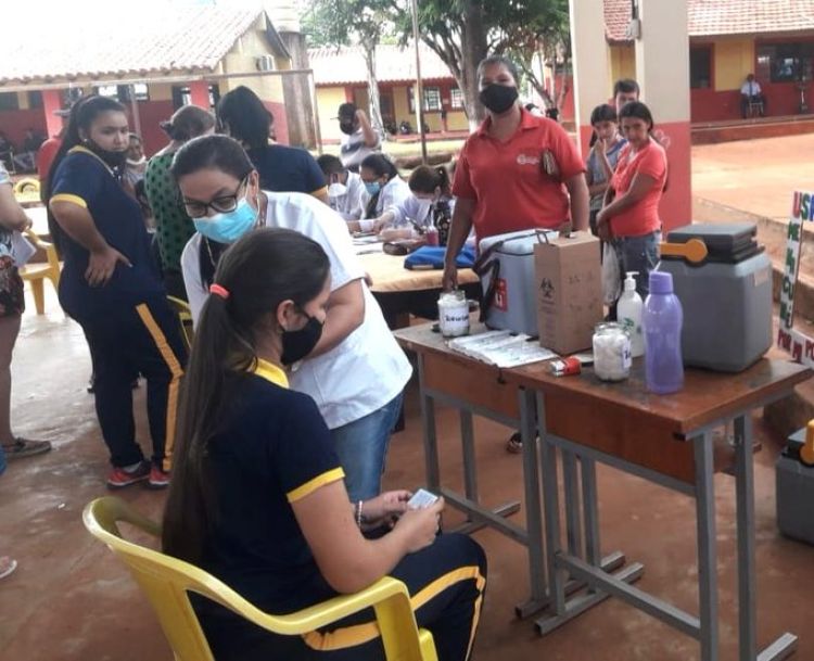 Unos 240 mil adolescentes ya se vacunaron contra el COVID-19, indican