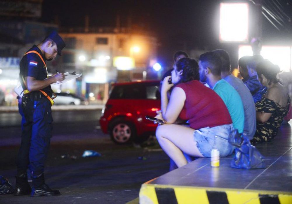 Sancionarán a cinco personas por ingerir alcohol en la calle