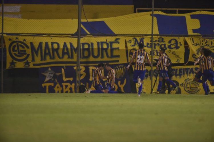 pica remontada y festejo de Luqueo ante Olimpia