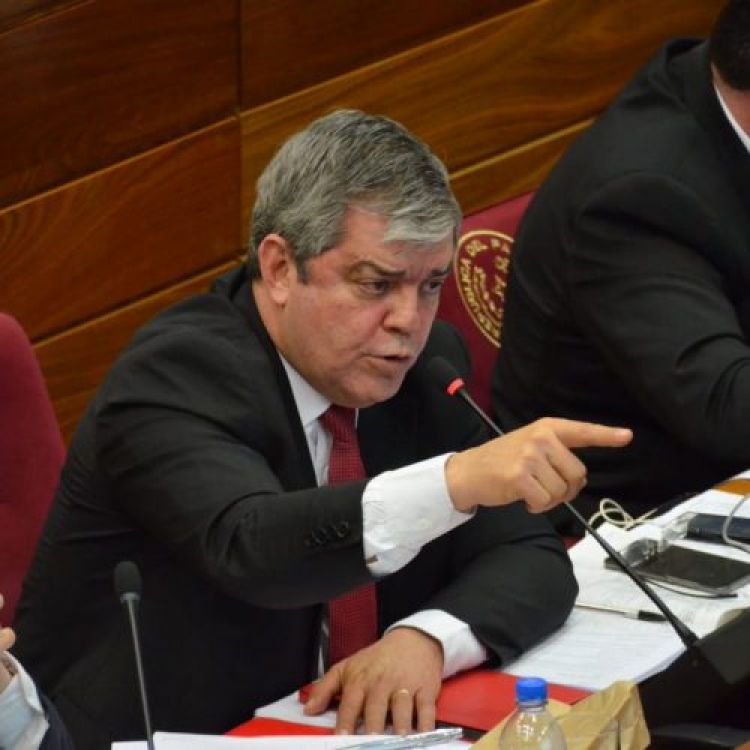 Tras reunirse con Marito, Riera rechaza que haya subido al carro oficialista