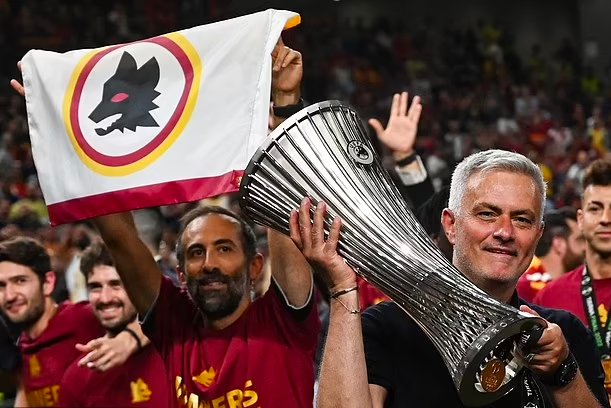 Roma despidió a Mourinho y su nuevo DT será Daniele De Rossi