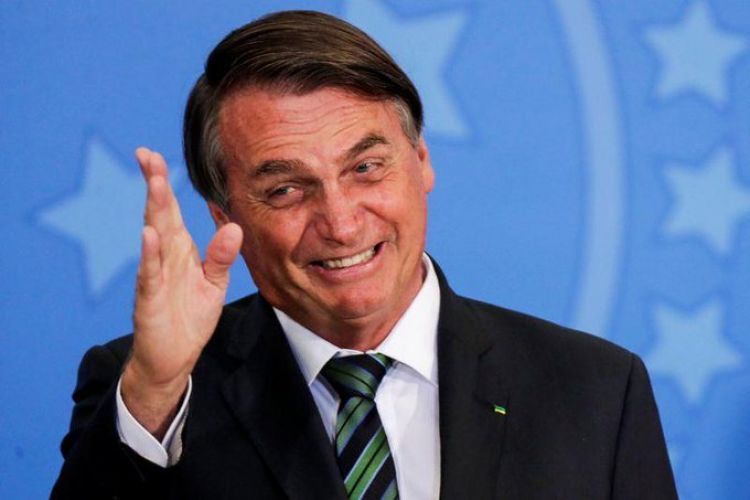 Bolsonaro critica a fabricantes de jeringas de Brasil por alza en los precios