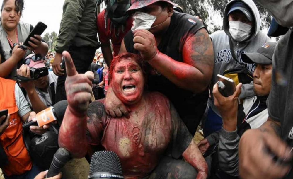 Atacan a alcaldesa boliviana: le cortaron el pelo y la rociaron con pintura