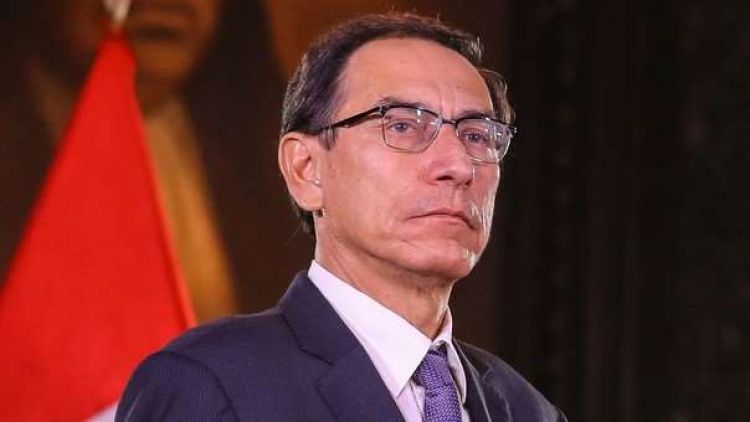 Presidente Vizcarra se salva de ser destituido por el Congreso peruano