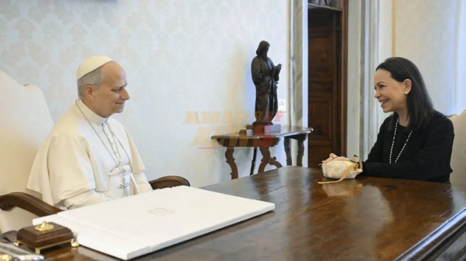 El papa León XIV recibe a la opositora venezolana María Corina Machado en el Vaticano