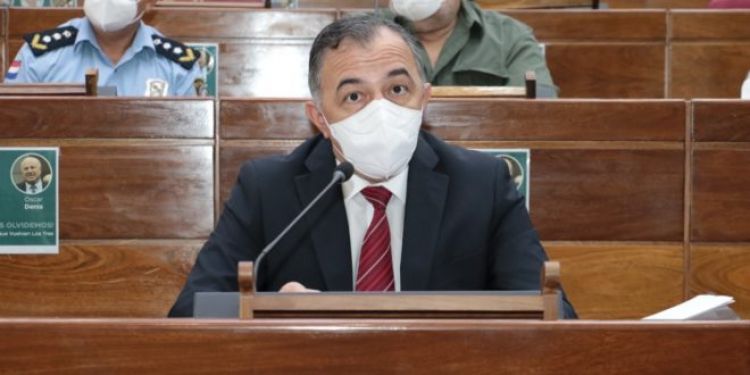 Pese a cuestionamientos, Fuster asegura que no hay motivos para renunciar