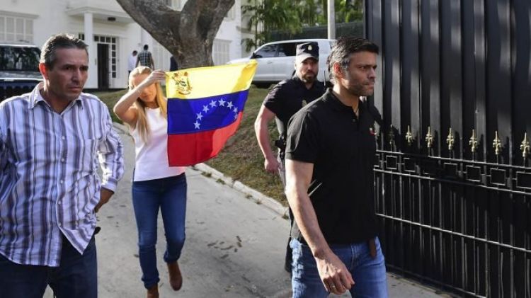 Leopoldo López llega este domingo a Madrid luego de lograr salir de Venezuela