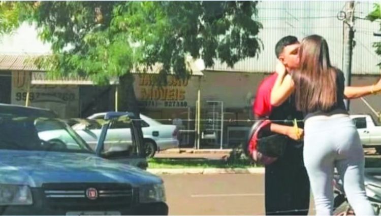 Al amor, ni alambrada lo detiene en la frontera Pedro Juan - Ponta Porã