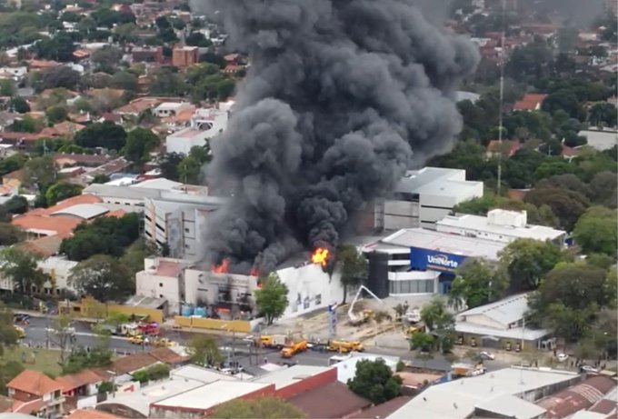 Confirman desaparición de dos personas en el incendio del TSJE