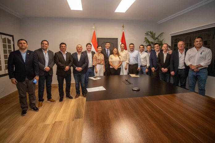 Acuerdo entre el Ejecutivo y las gobernaciones para mejorar caminos vecinales