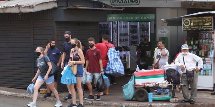 Gran parte del comercio esteño decidió abrir, incumpliendo medidas restrictivas