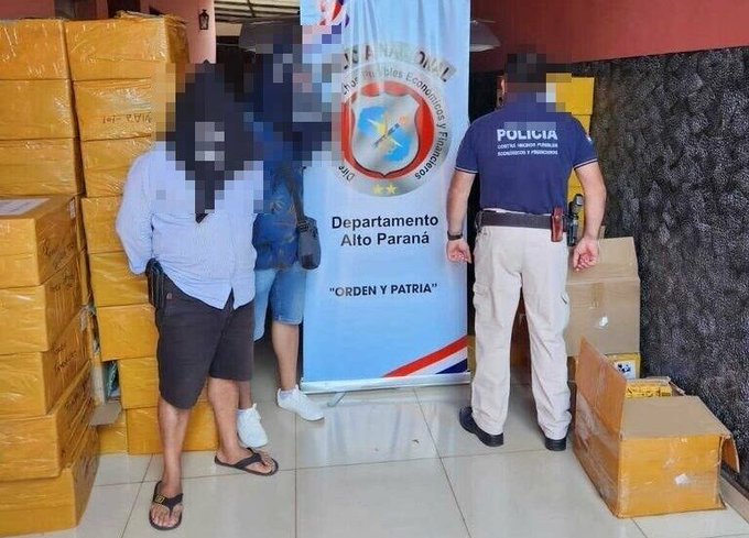 Dos detenidos con cigarrillos electrónicos de contrabando