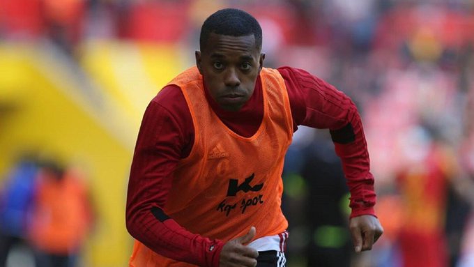 Dictan orden de prisión contra Robinho