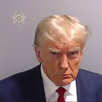 Trump se entrega a las autoridades por el caso de injerencia electoral en Georgia