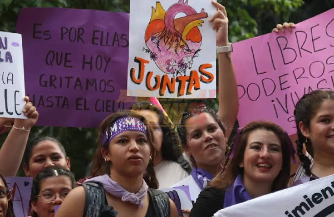 8M: Mujeres marchan por derechos