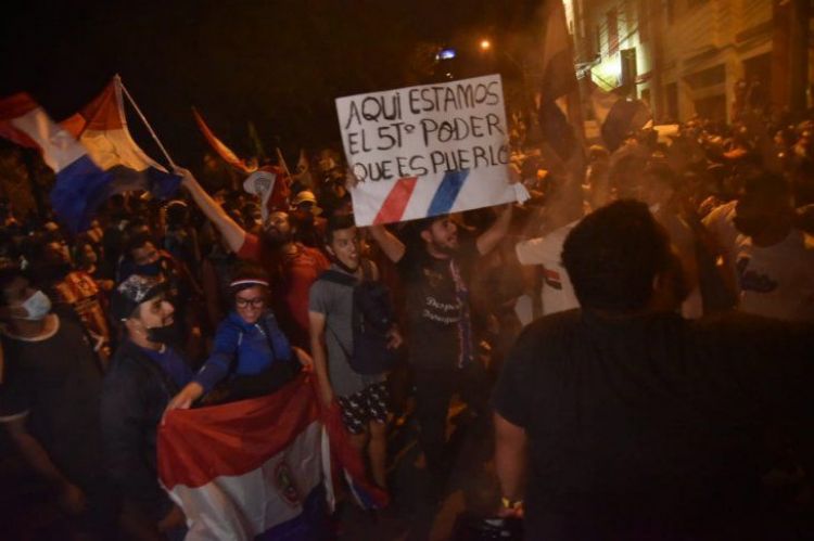 Cuarto día de protesta termina en conflicto frente a la ANR