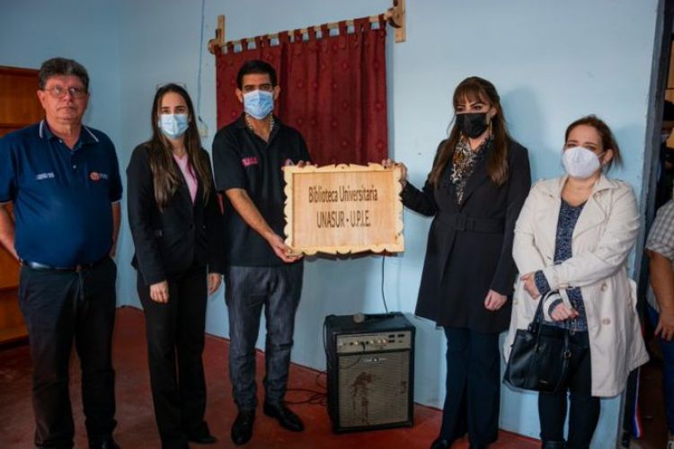 Libros y equipamientos para becados universitarios son donados a la Unidad Penitenciaria Esperanza