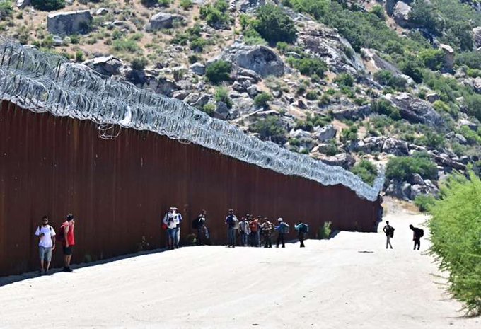 Trump promete derogar orden de Biden para cerrar la frontera con México