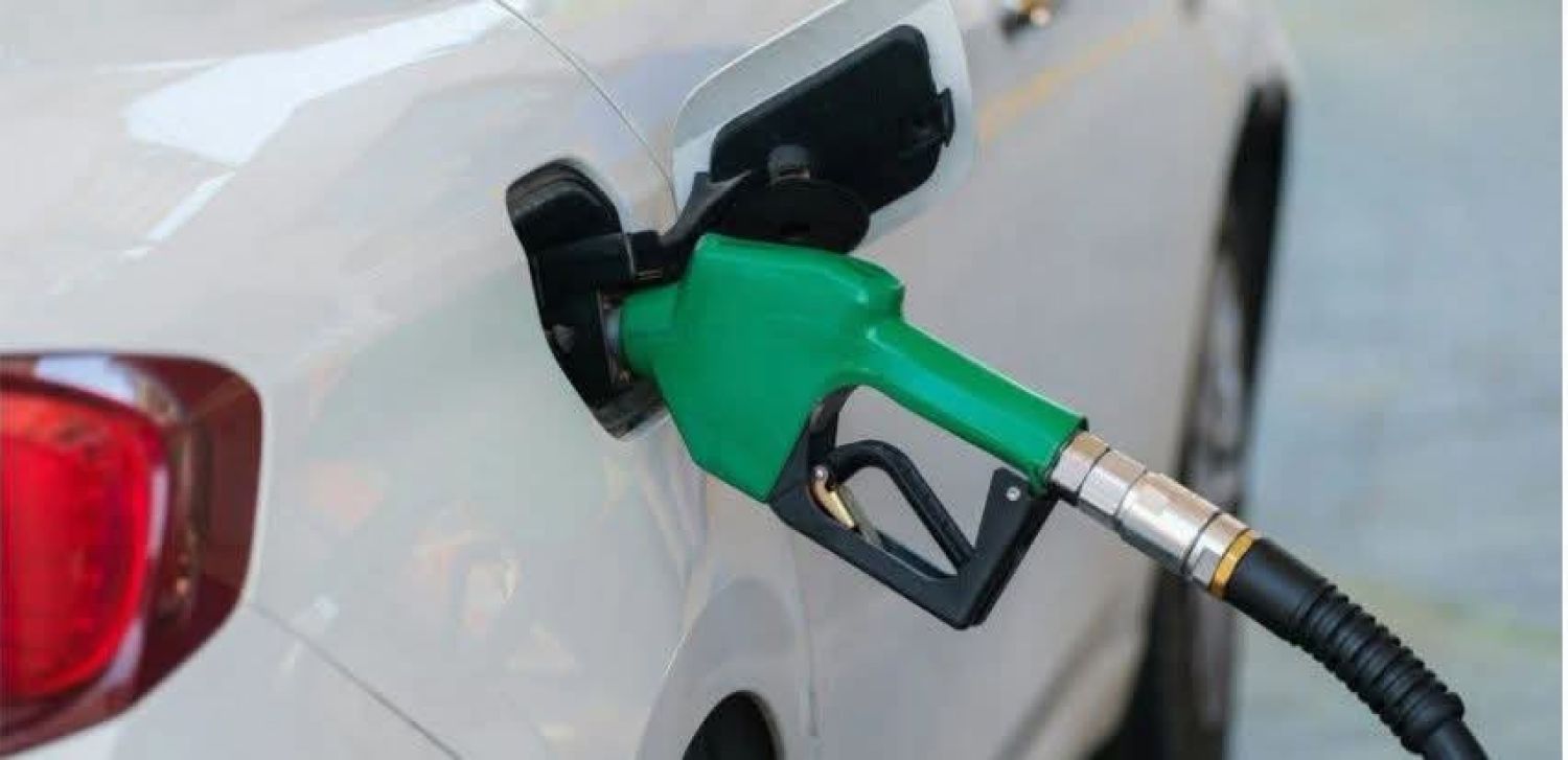 El petróleo se desploma tras anuncio de reapertura del estrecho de Ormuz
