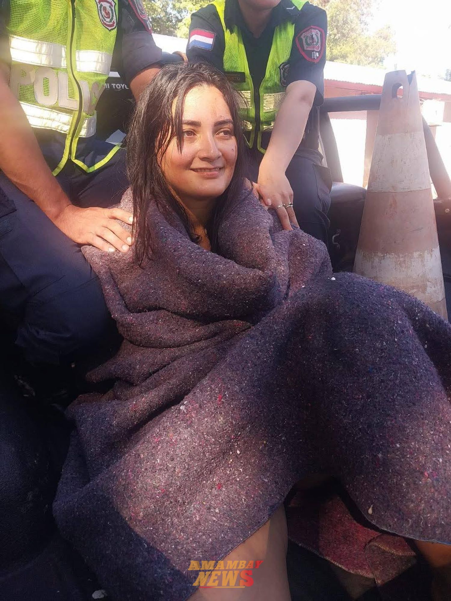 Mujer es aprehendida tras dañar vehículos estacionados en CDE