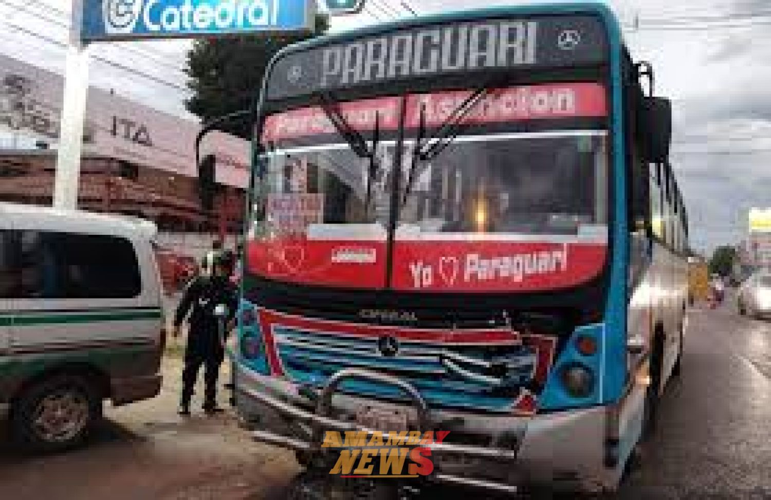Tres jóvenes motociclistas mueren en accidente de tránsito con un bus en Capiatá