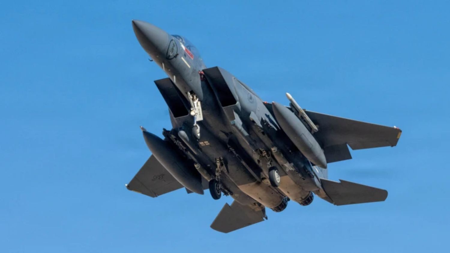 Estados Unidos rescata a uno los dos pilotos del caza derribado por Irán