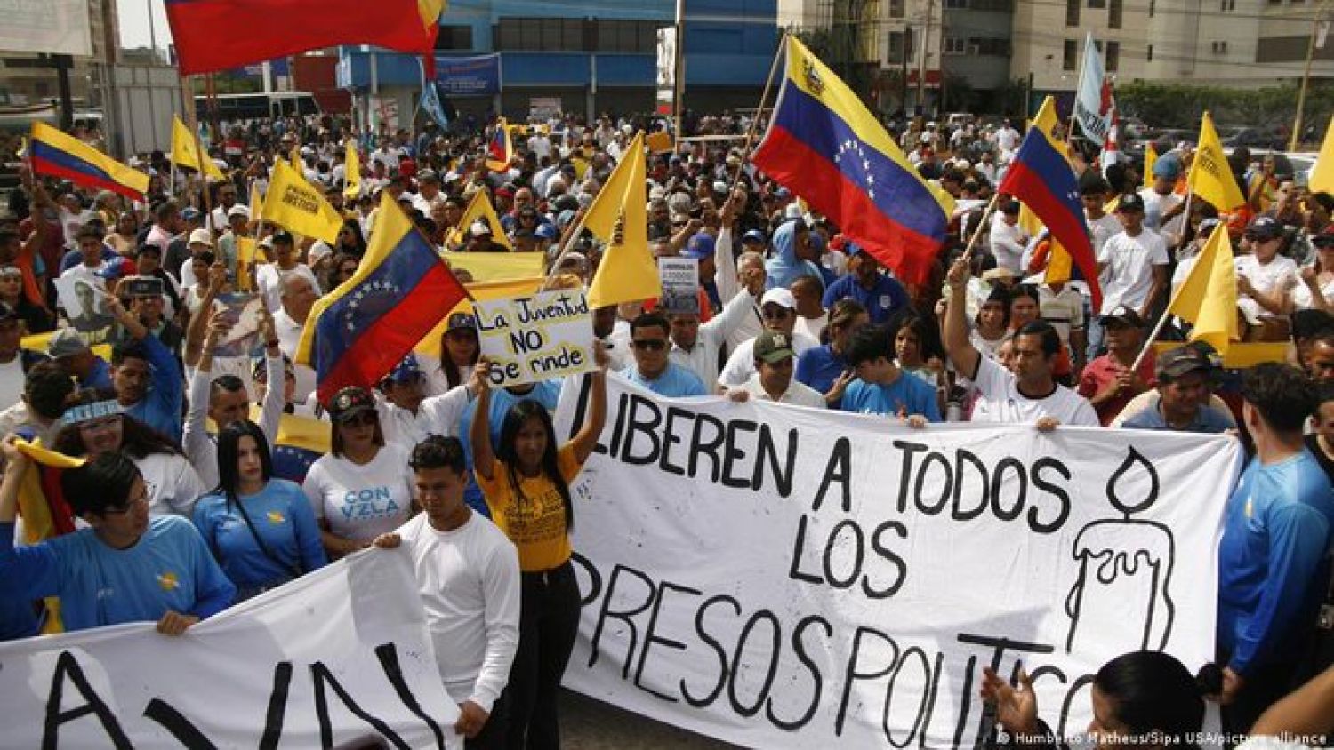 Estudiantes exigen libertad de presos políticos en Venezuela