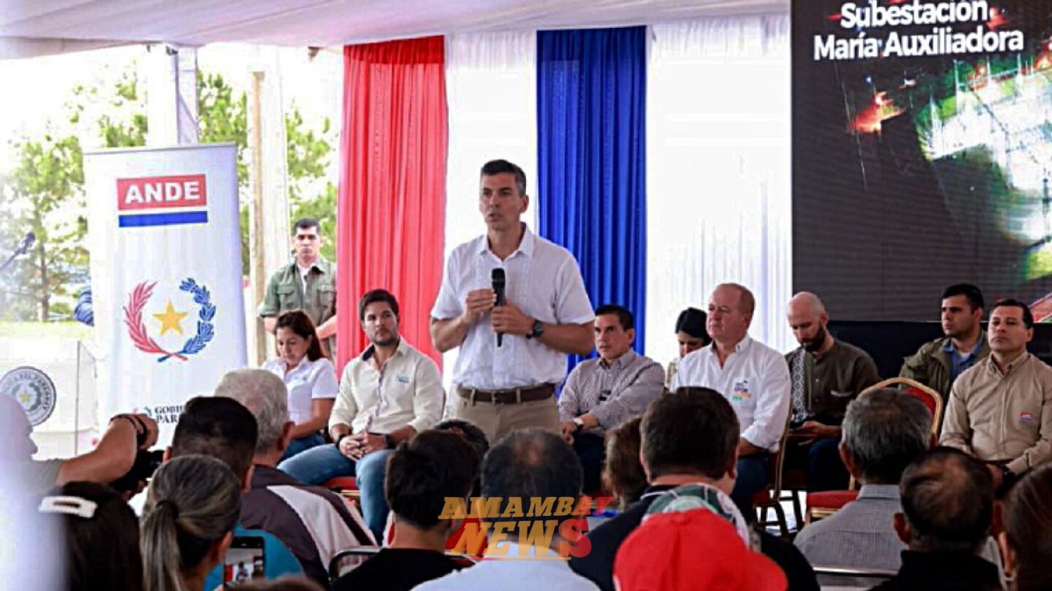 Santi hace campaña por precandidato en un acto de Gobierno