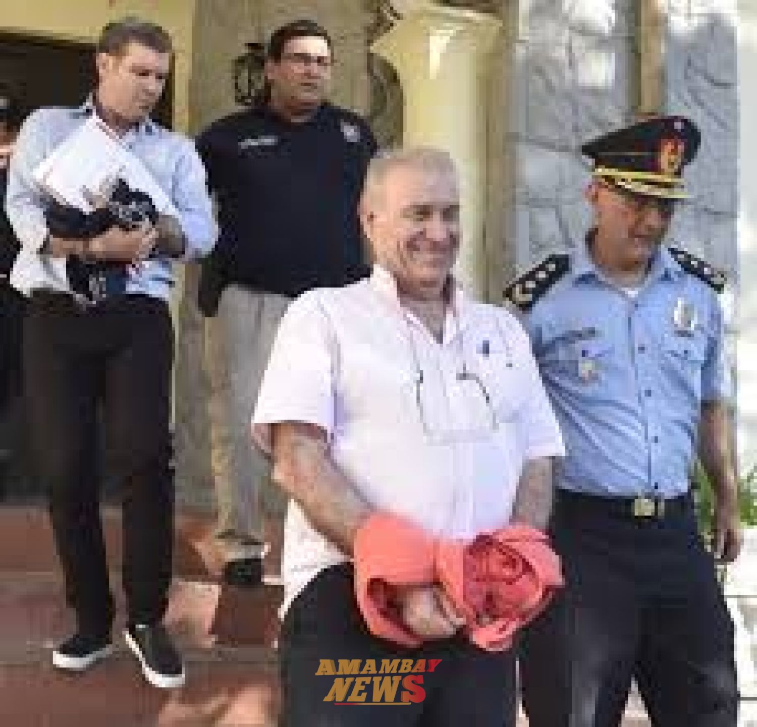 Denuncian a RGD y a su hijo tras hallazgo de celulares en su celda