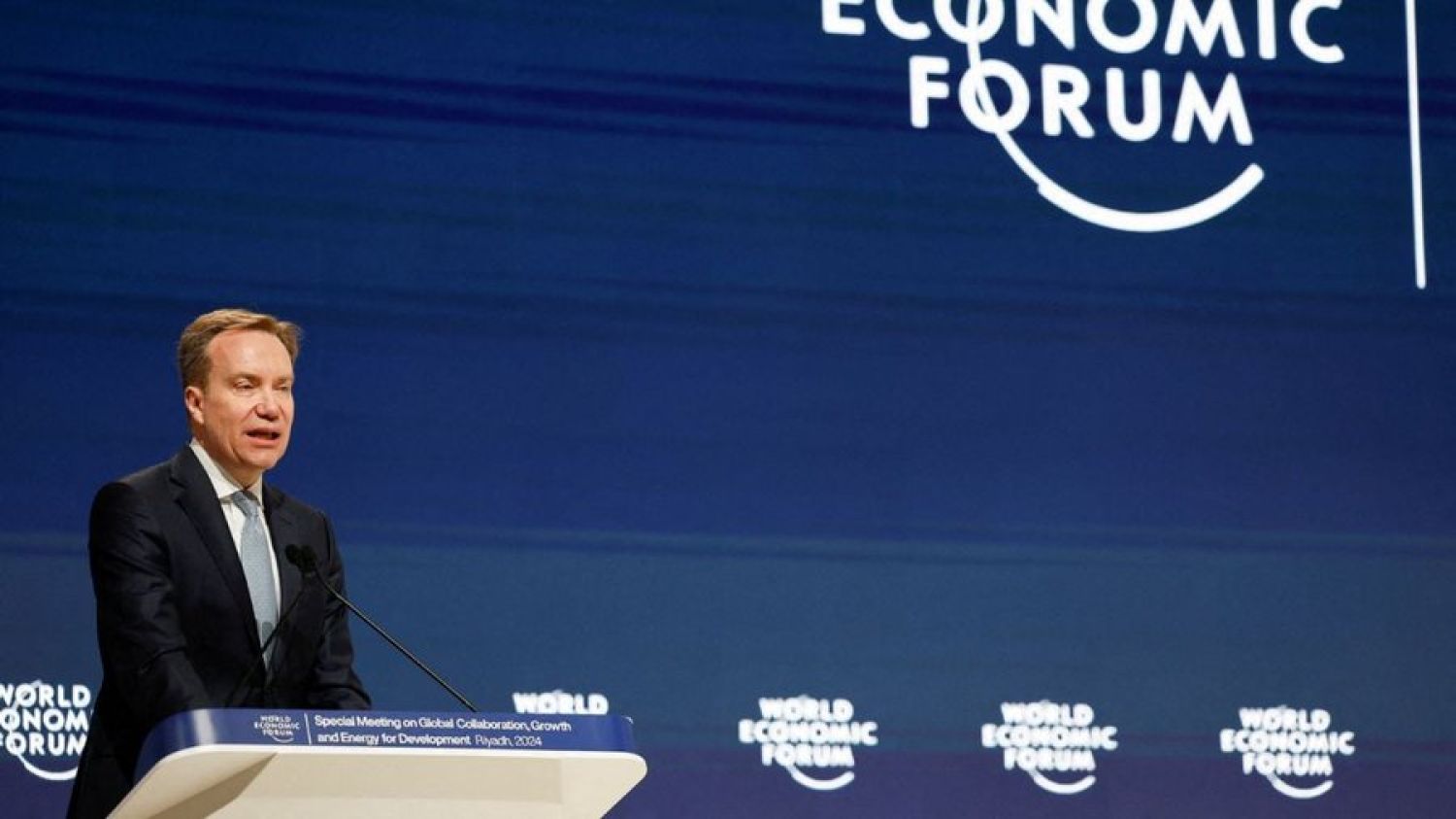 Archivos Epstein: renuncia el director del Foro Económico Mundial tras revelarse cenas y mensajes