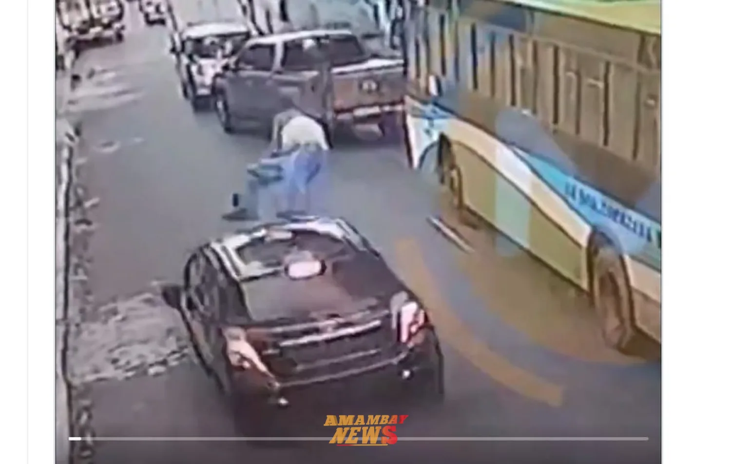 Un hombre que cruzaba la calle Cerro Corá, en Asunción, fue embestido por un automóvil