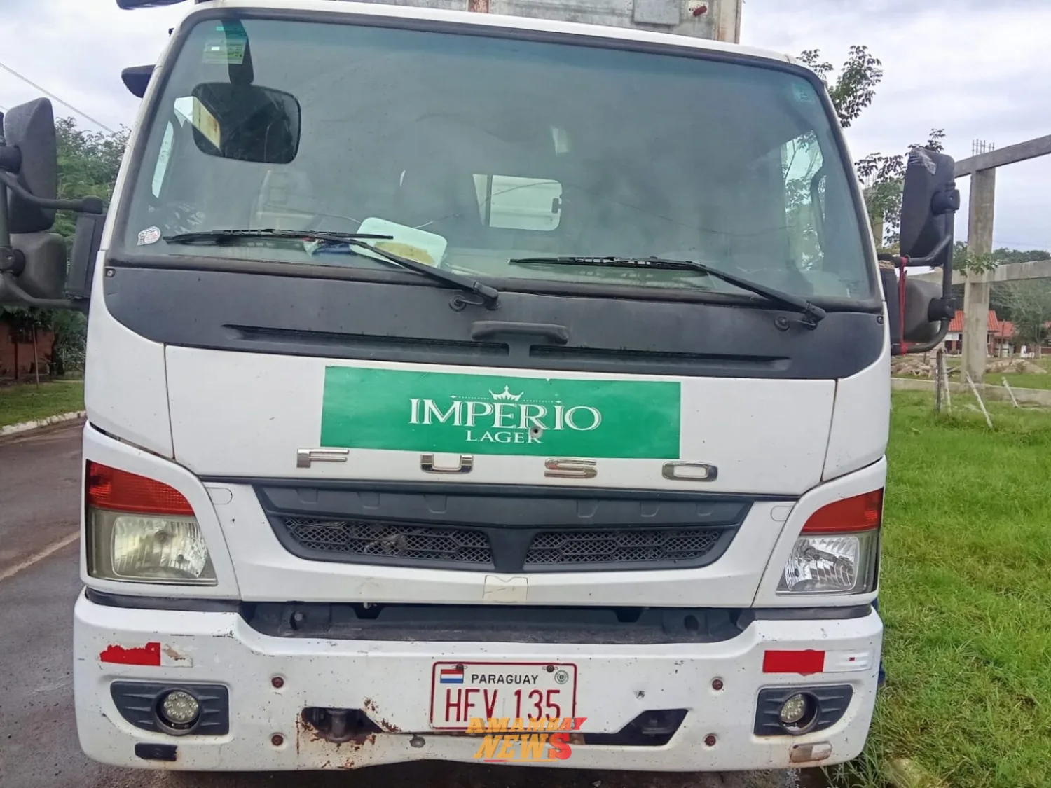 Delincuentes balean camión repartidor en fallido asalto en San Alfredo