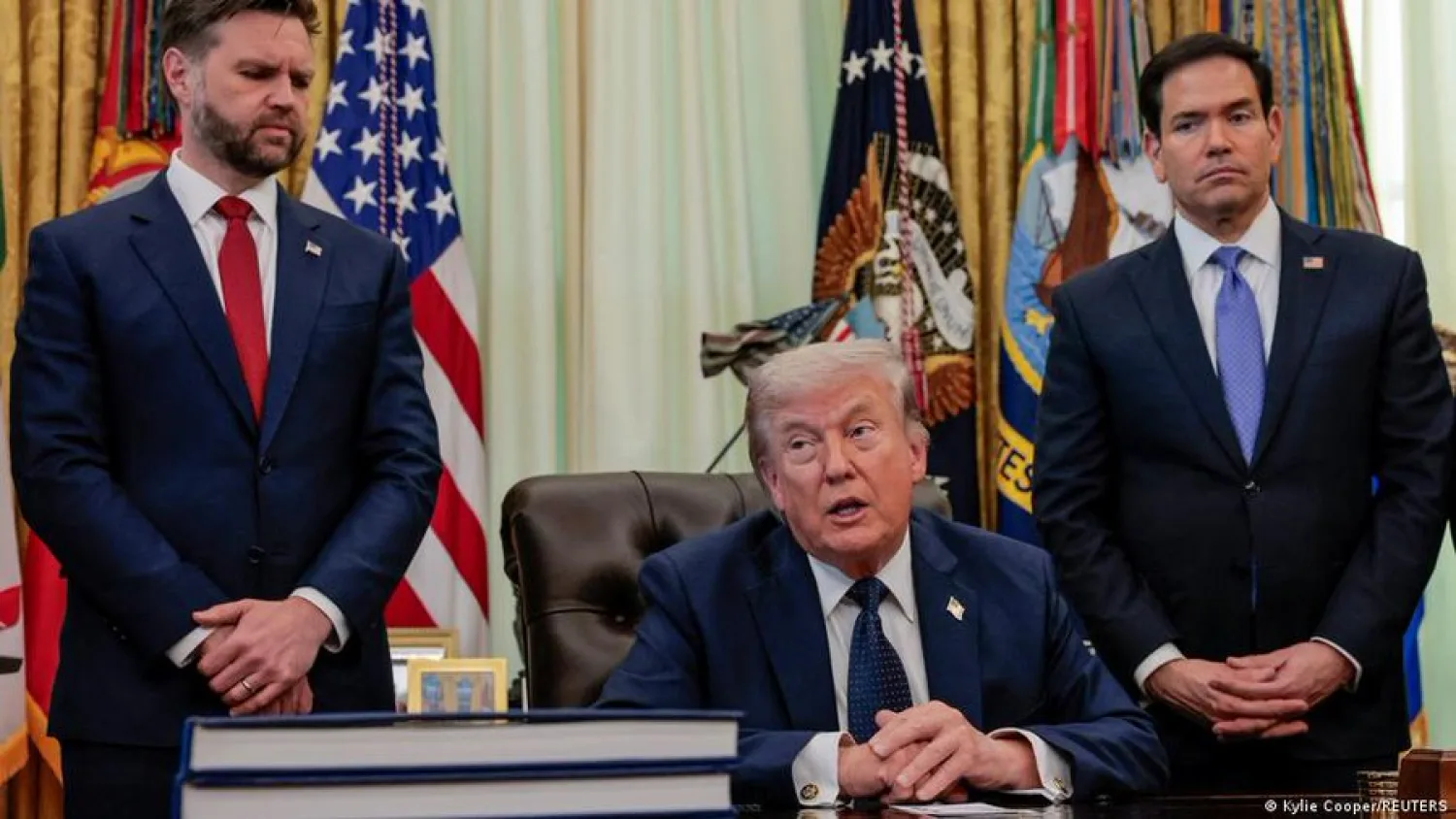 Trump contempla mantener bloqueo contra Irán por "meses"