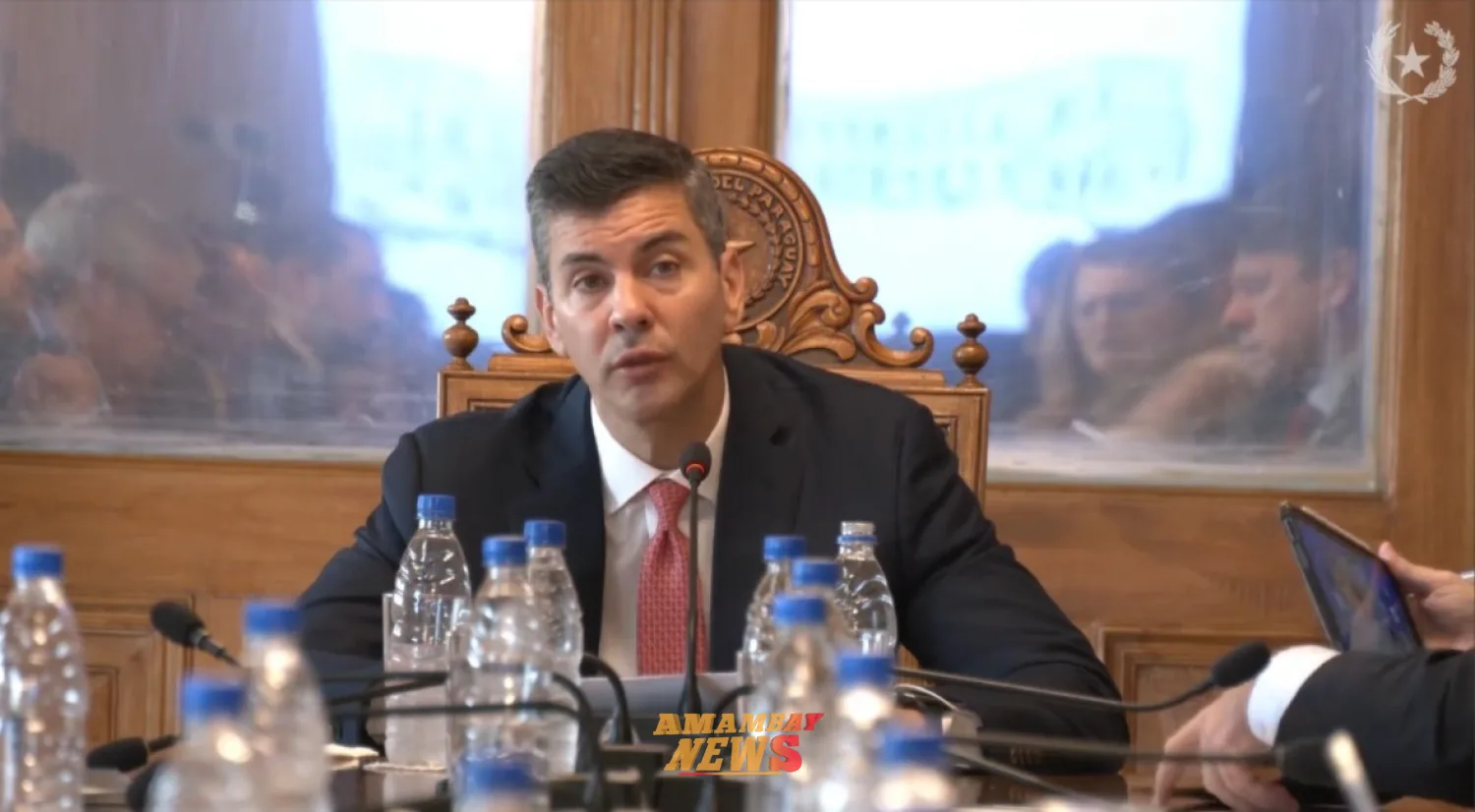 Santi aprieta a su gabinete y asegura que habrá más cambios