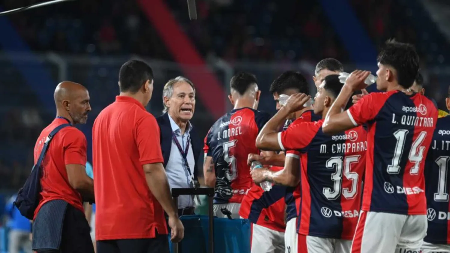 Lo que dijo Holan sobre el campo de juego