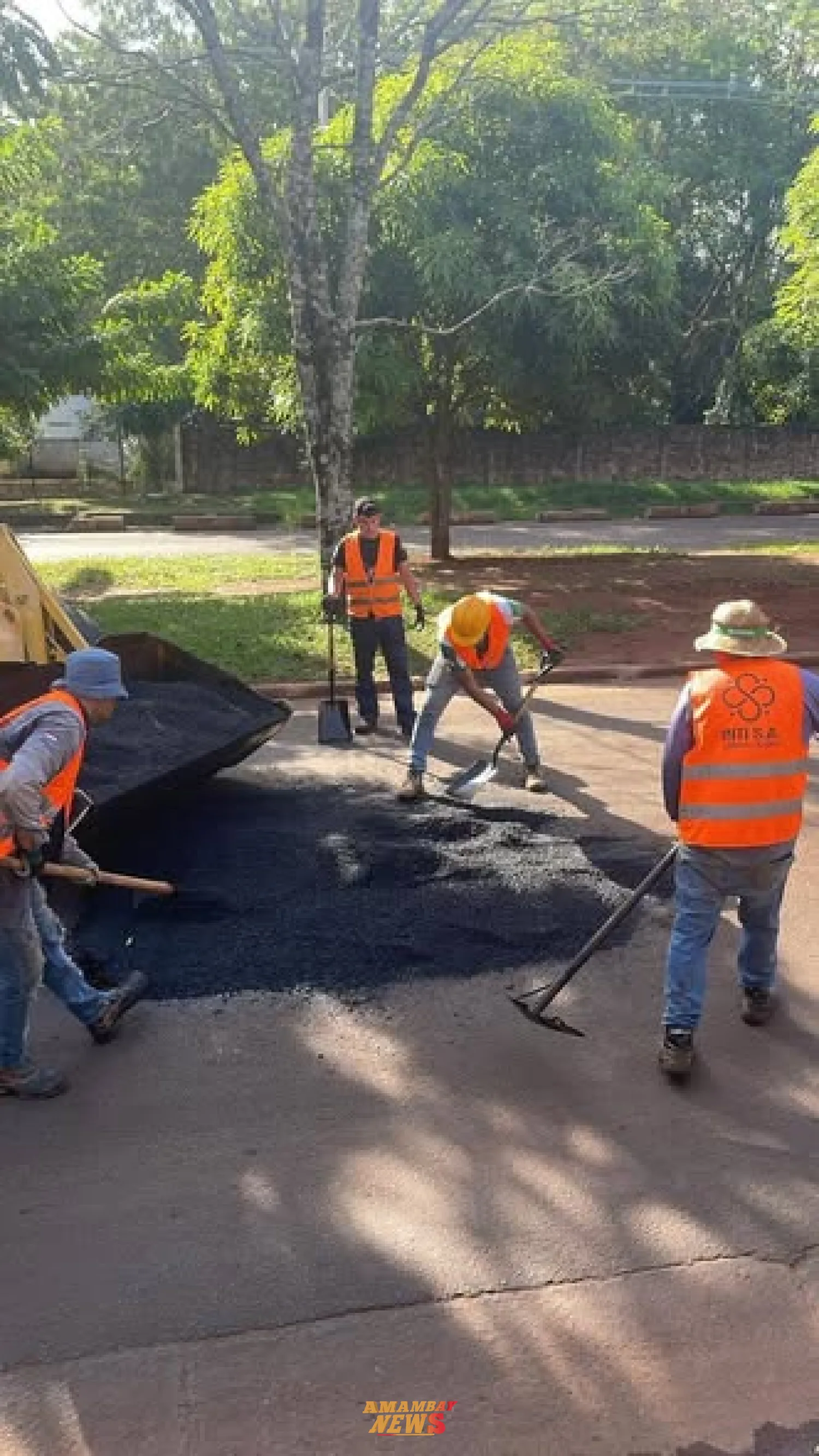 Municipalidad realiza trabajos de bacheo en las calles de Pedro Juan Caballero