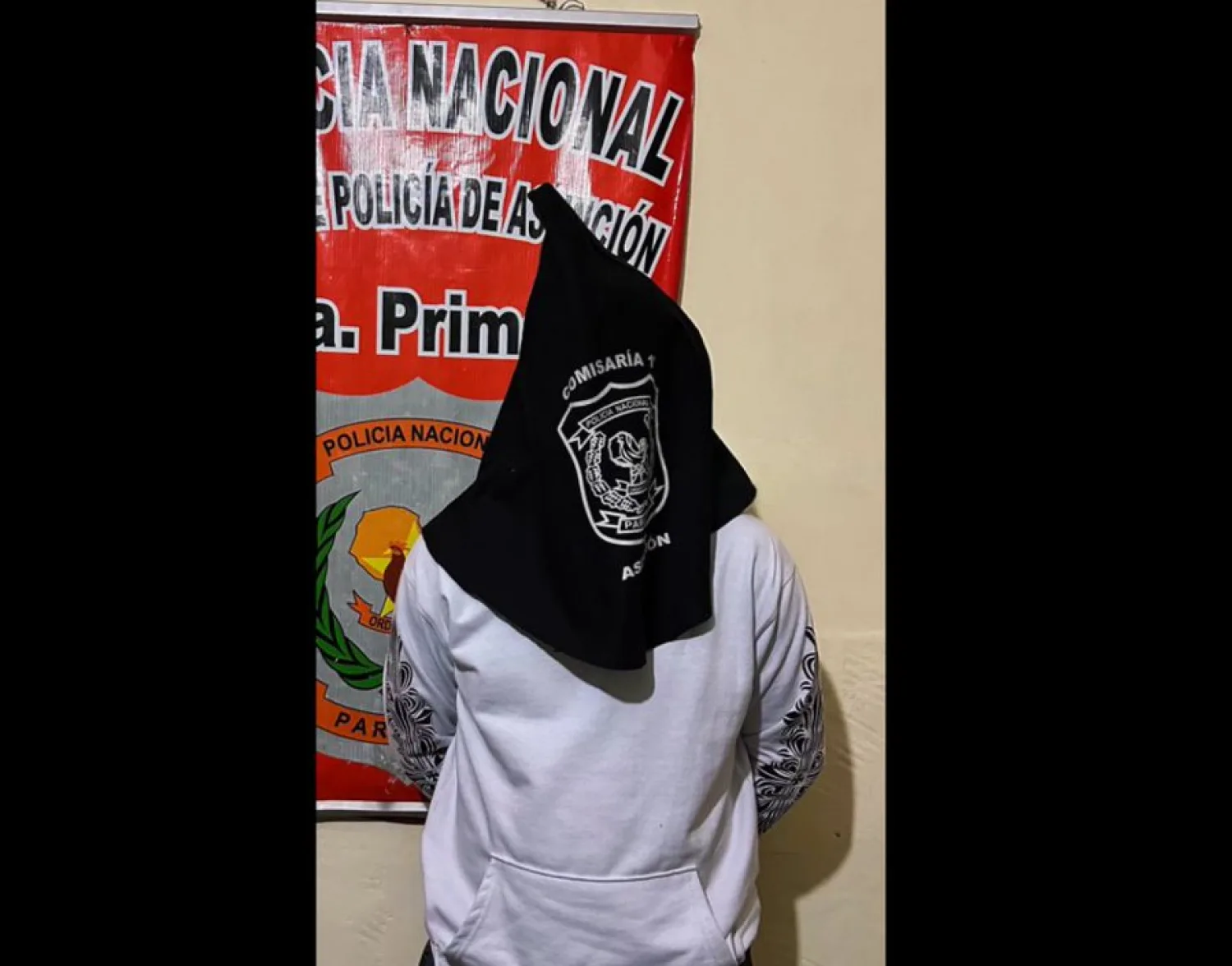 Pelea callejera terminó con un automóvil destrozado y cuatro aprehendidos