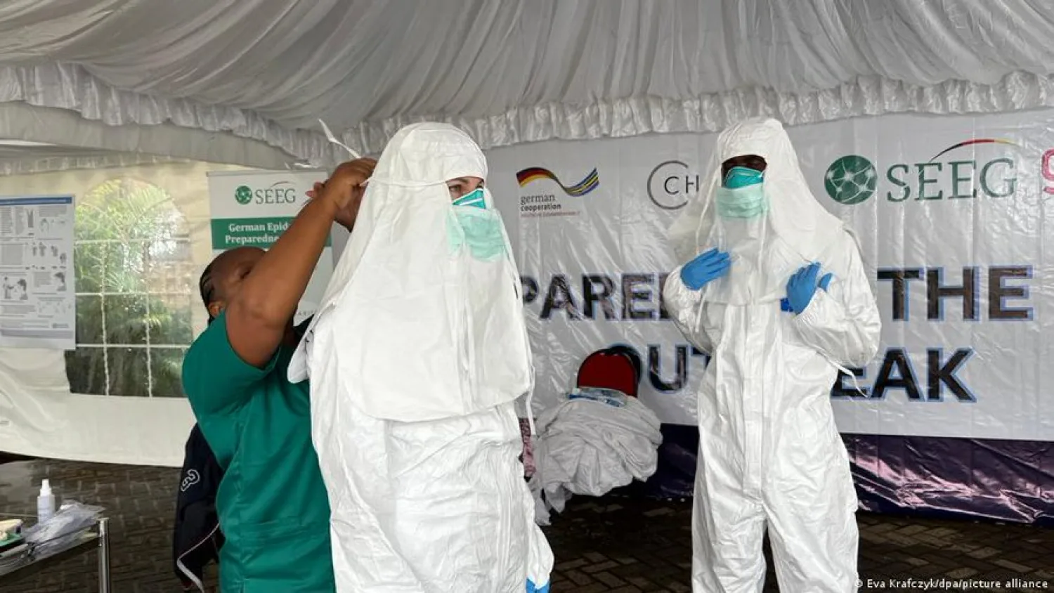 Kenia refuerza vigilancia en fronteras por brote de ébola