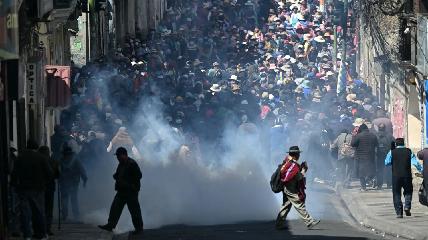 Bolivia entra en su tercera semana de protestas con La Paz sitiada, escasez aguda y tres muertos