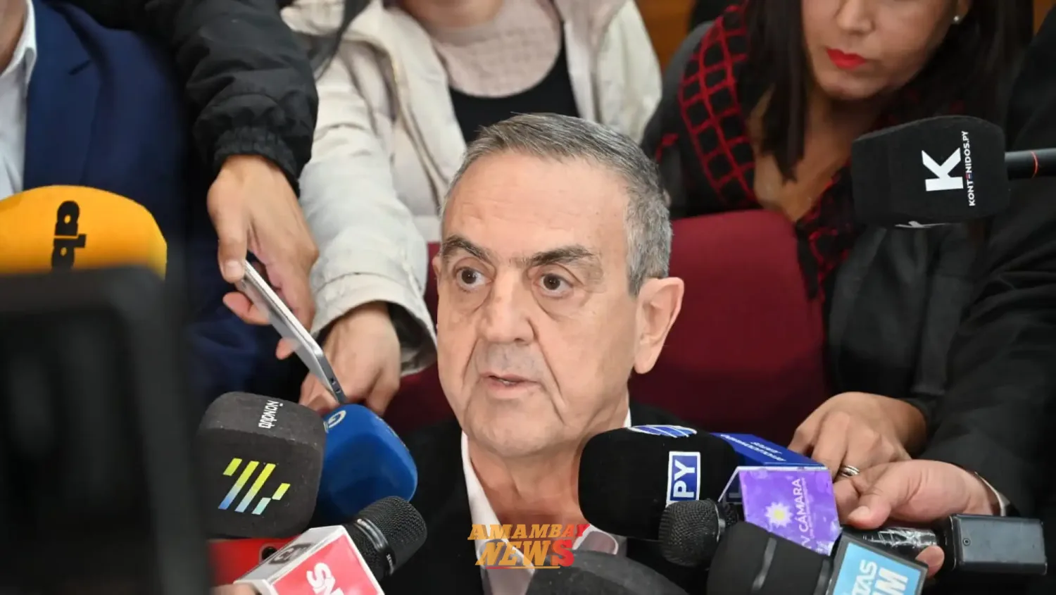 Esgaib dice que no tiene nada que esconder y que mostrará su título cuando se le antoje