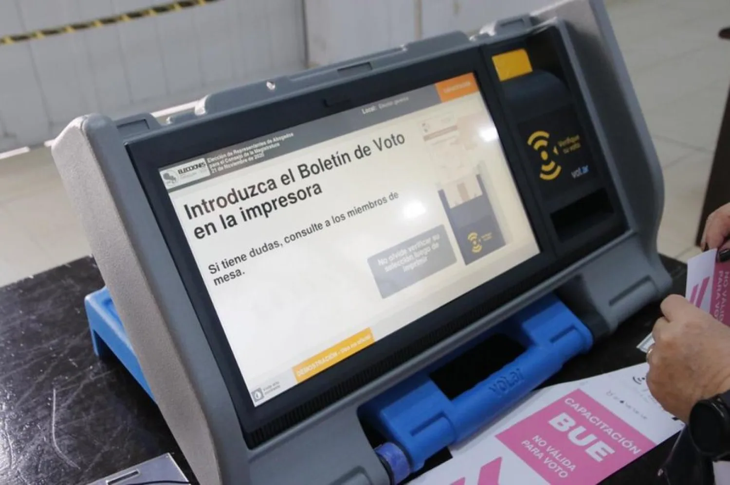 Honor Colorado rechaza suspender las internas y respalda uso de máquinas de votación