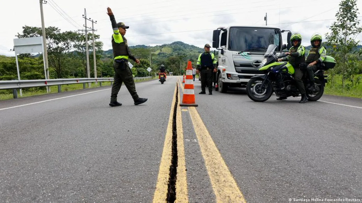 Atentan a tiros contra un senador en Colombia