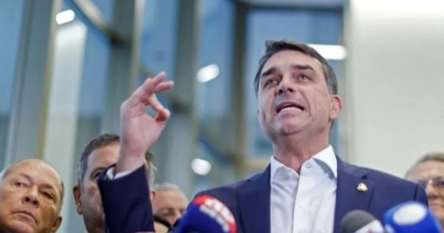 Flavio Bolsonaro es el principal adversario de Luiz Inácio Lula da Silva