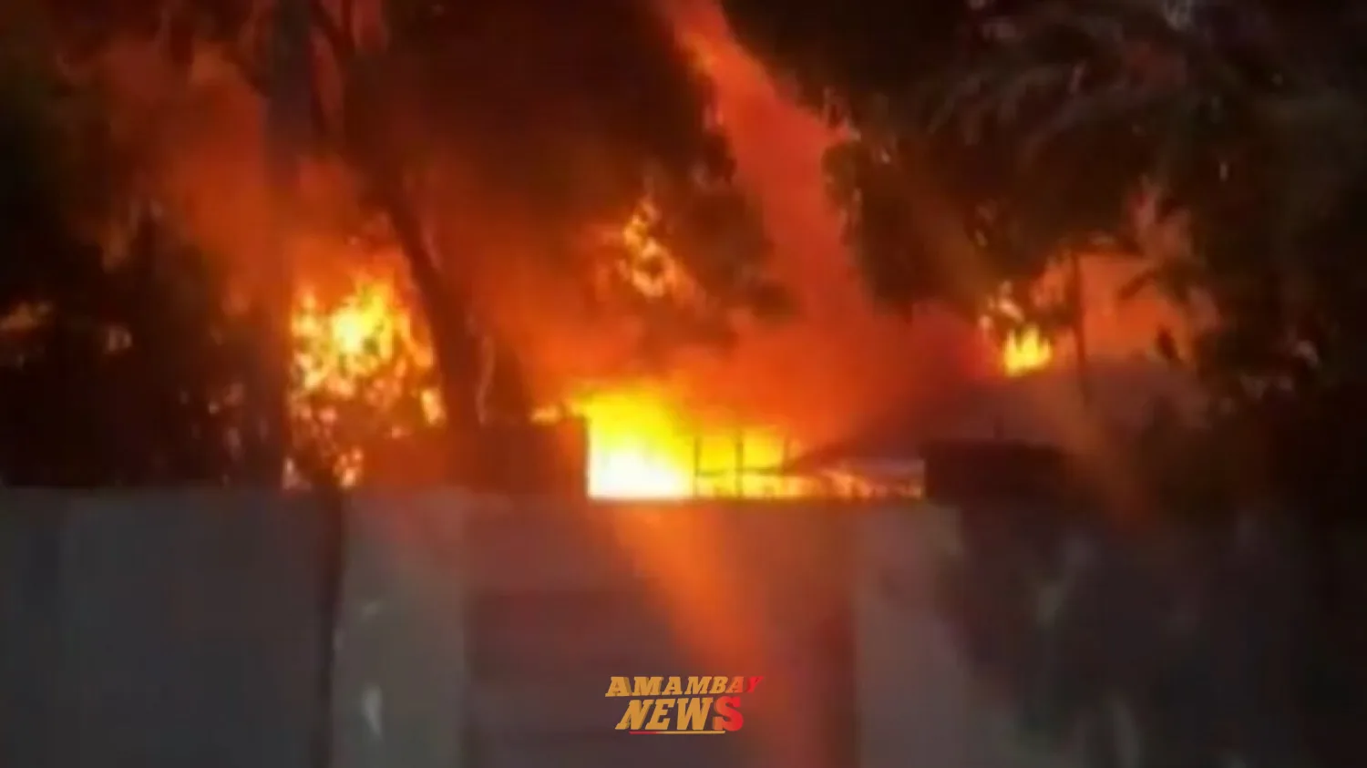 Bomberos controlan incendio en una recicladora de aceite en Lambaré