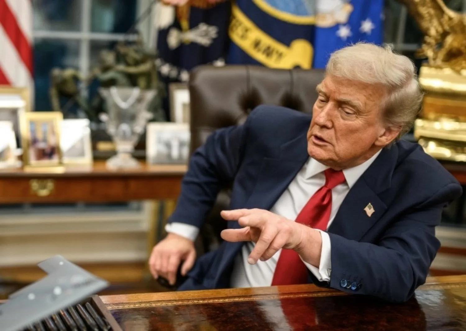 Trump dice que no "se precipitará" a cerrar acuerdo con Irán