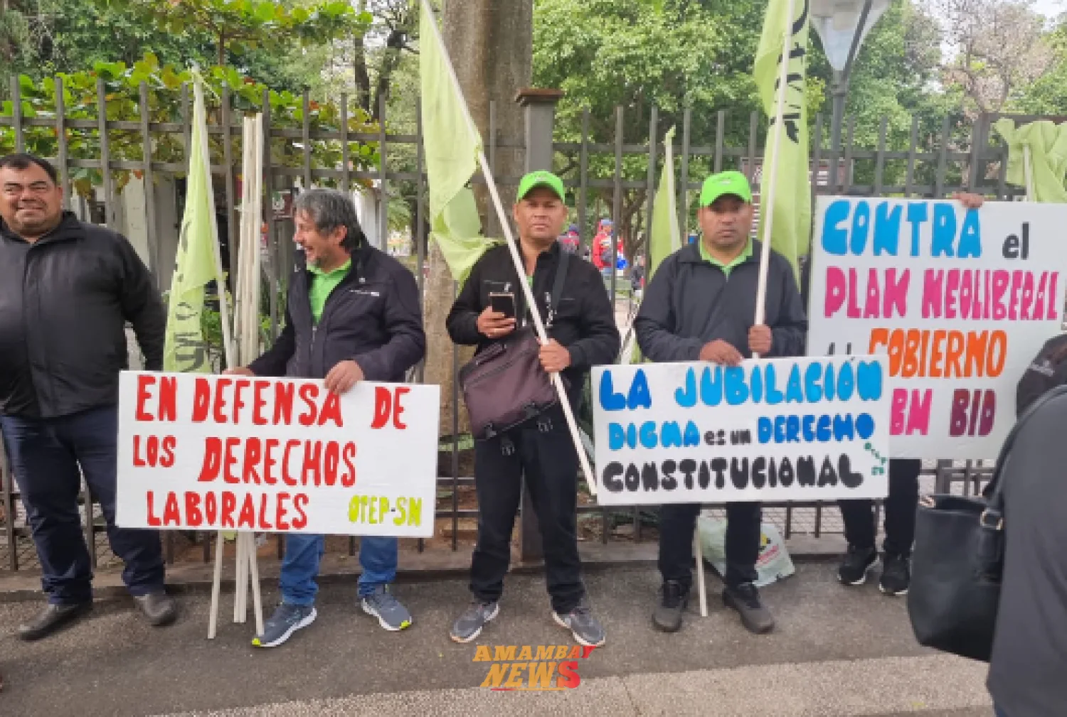 Gremios docentes presentan acción de inconstitucionalidad contra ley de reforma de la Caja Fiscal